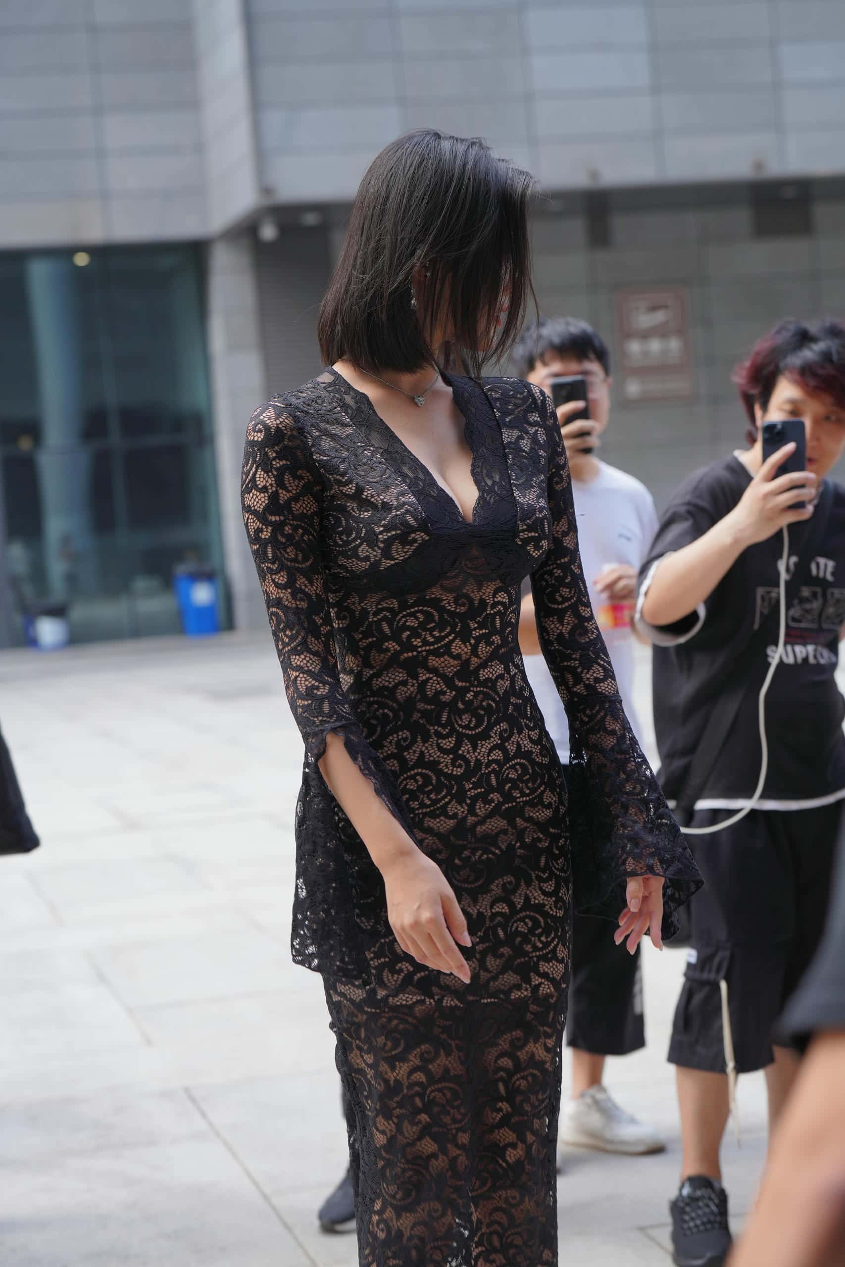 图片[2]-穿黑色透明长裙的姑娘【175P】J8257-破浪图库